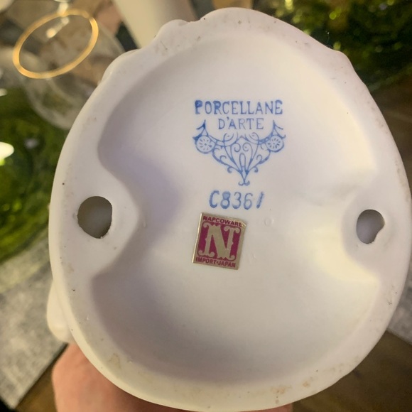 Vintage Ceramic Figurine of a Man Reading - Picture 6 of 6